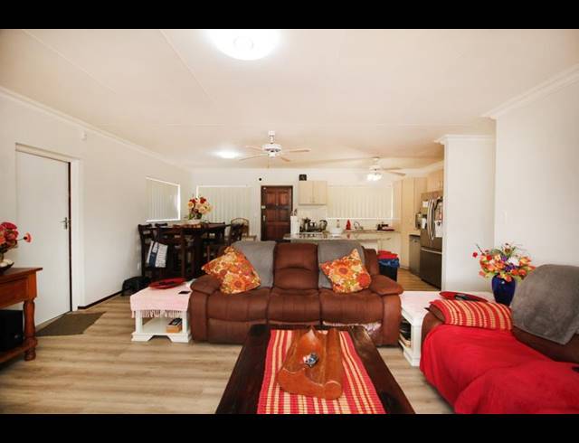 3 BEDROOM HOUSE FOR SALE IN FRAAIUITSIG